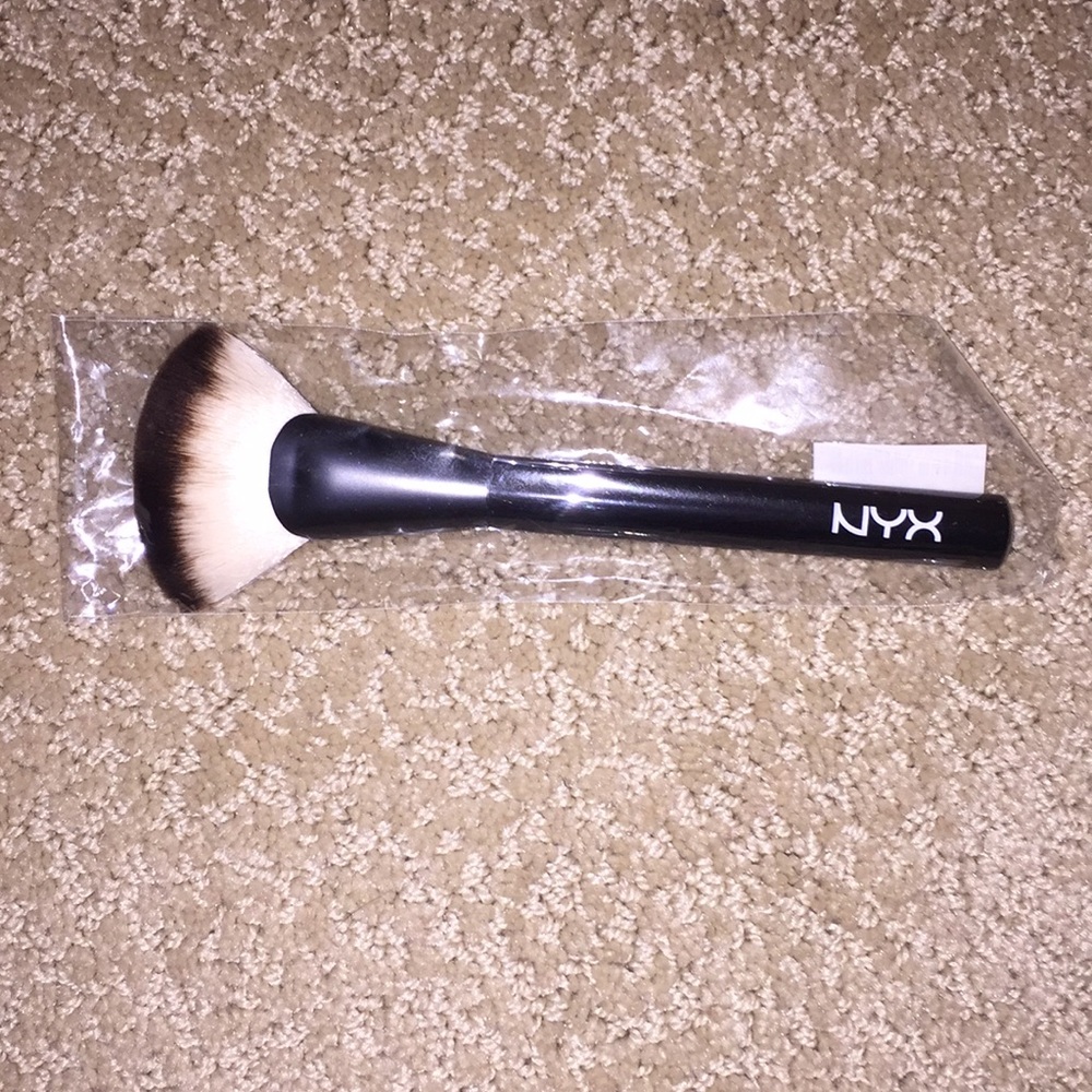 NYX highlight or bronzer brush - Picture 4 of 4